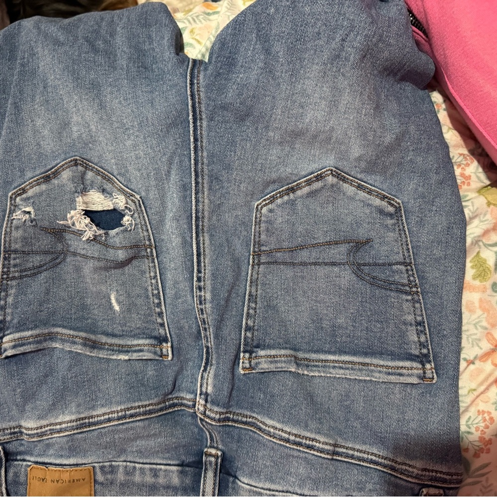 American Eagle Outfitters Light Blue Distressed Cropped Jeans - Picture 5 of 8